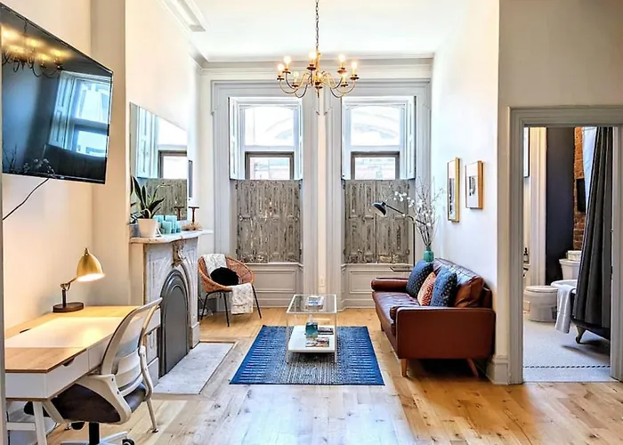 Hostwise Stays - Industrial Vintage Style, Close To Downtown!