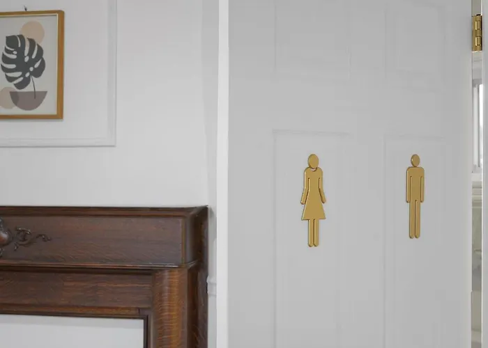Bloomfield/Shadyside @E Stylish And Modern Private Bedroom With Shared Bathroom