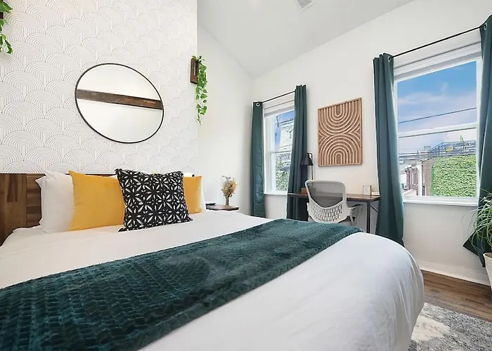 Hostwise Stays - The Larryville - Amazing Bathroom, Perfect Location, Custom Build
