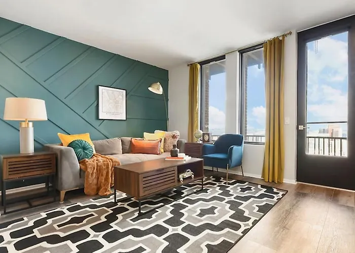 Hostwise Stays - Grandview Balcony With Stunning Skyline Views