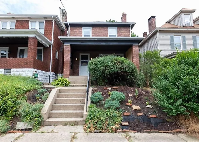 Craftsmen Charmer With Easy City & Airport Access