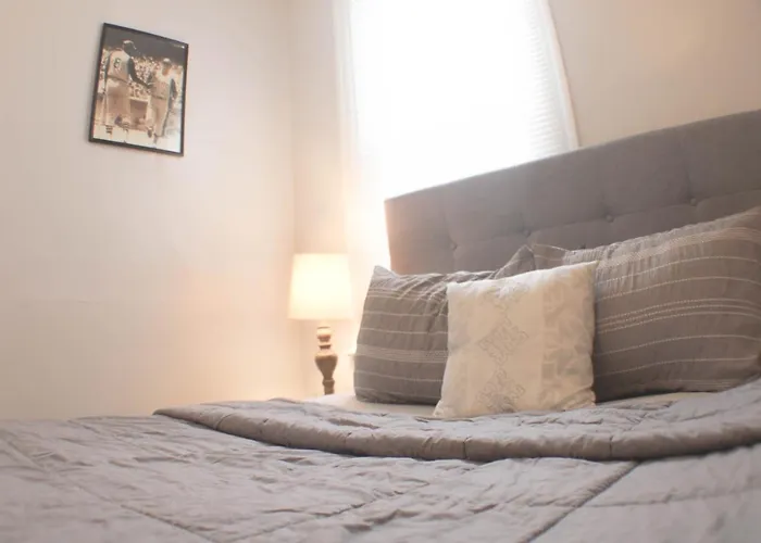 2 Bedroom - Off Street Parking - Amazing View Nearby