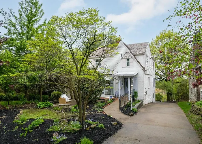 Brand New, Renovated Urban Oasis With Plenty Of Parking