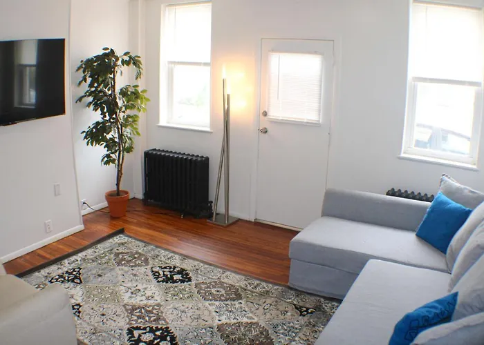 Urban Oasis - 3Br 2Ba - City View- Private Parking