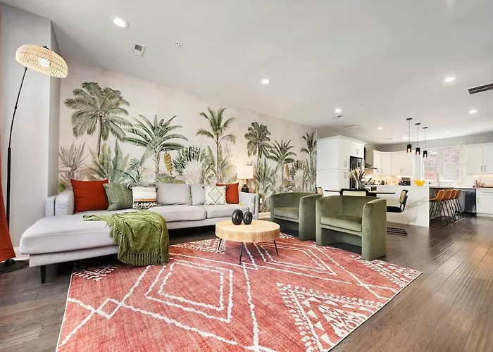 Hostwise Stays - The Charlotte - Rooftop Patio, Garage Parking, Prime Location, Large 3 Story Home