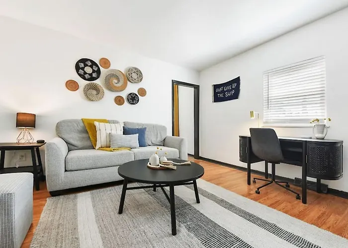 Hostwise Stays - The Butler - Prime 1Br Butler St Apt, Across From Umami