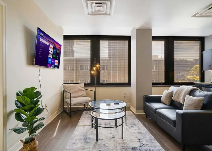 Modern Chic Downtown Pittsburgh 6Th Floor Views Fast Wifi 24-7 Gym Lounge Roku