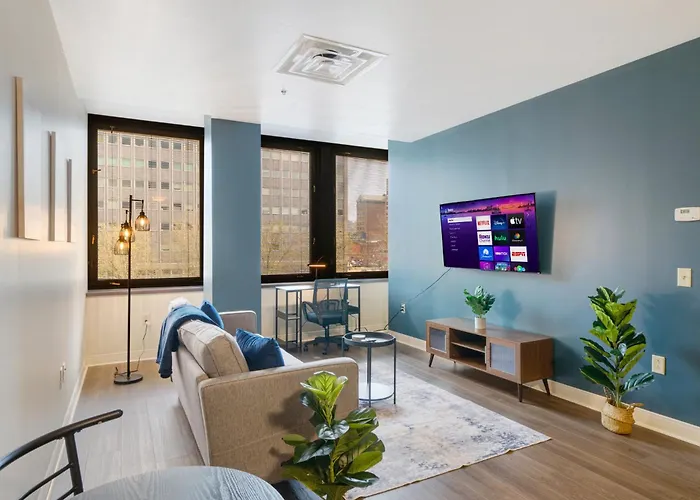 Vibrant Luxury PRIME LOCATION 24-7 Gym Lounge Roku WiFi