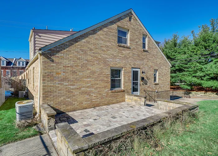 Cozy Pittsburgh Vacation Rental ~ 2 Mi To Downtown