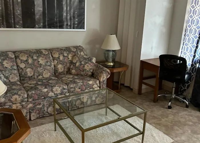 Entire Apt And Free Laundry In Heart Of Oakland
