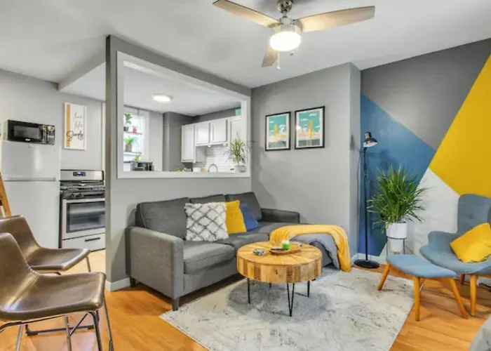 Studio Near Arsenal Park L Street Parking