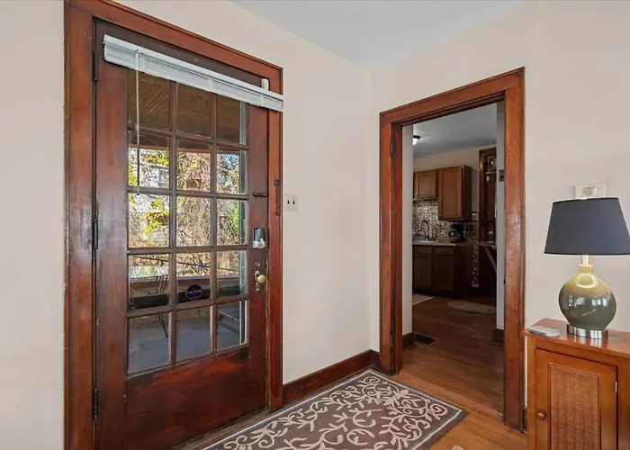 Light-Bright With Craftsman Character And Views