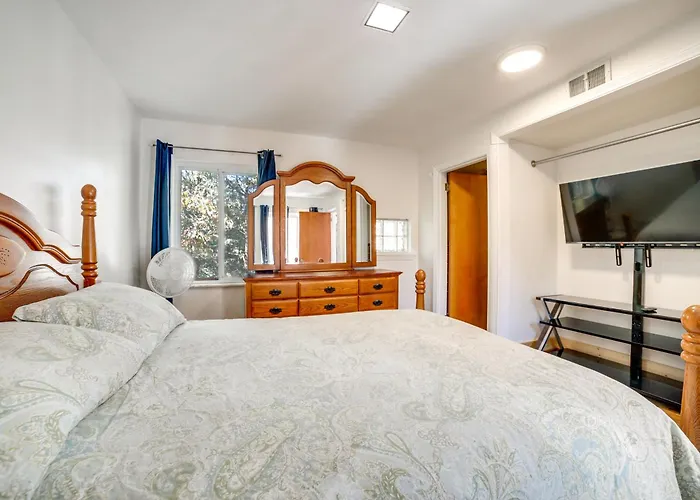 6 Mi To Dtwn: Pittsburgh Townhome W/ Porch