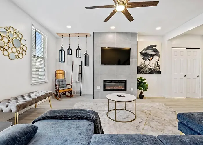 Huge 4Br Game Room Fireplace