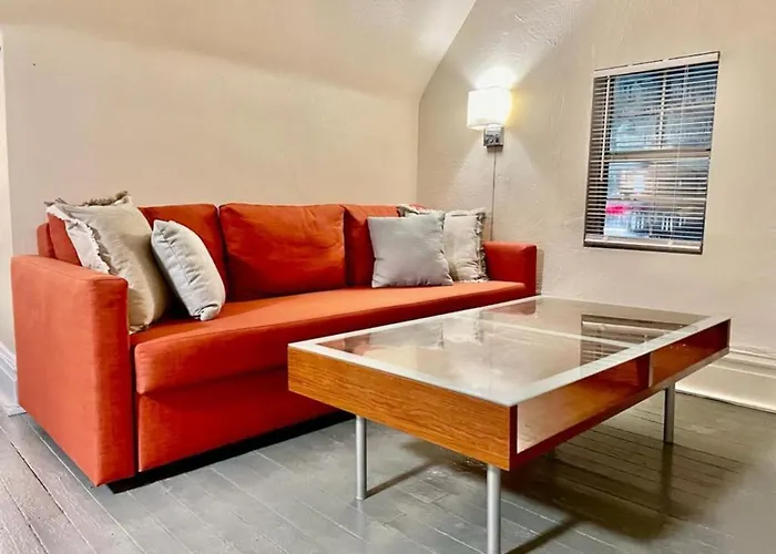 Amazing Sleeps 19 With 14 Beds At Downtown Location
