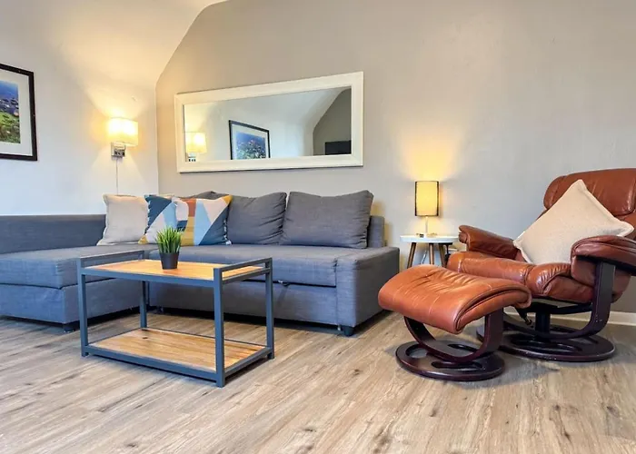 Great Location 8 Beds Sleeps 10 With Parking