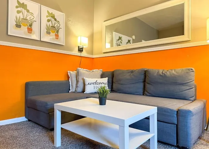 6 Beds Plus Sofa Bed Sleeps 8 Spacious Crew Housing