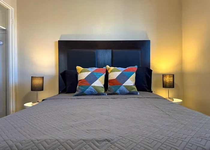 4 Apartments With 4 Bedrooms And Parking Plus Wifi