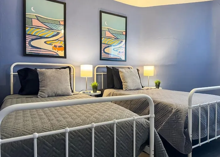 4 Apartments 7 Bedrooms With 23 Beds And Parking Wifi