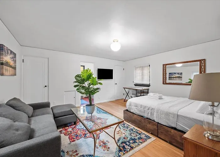 The Walnut Suites - The Secluded Suite