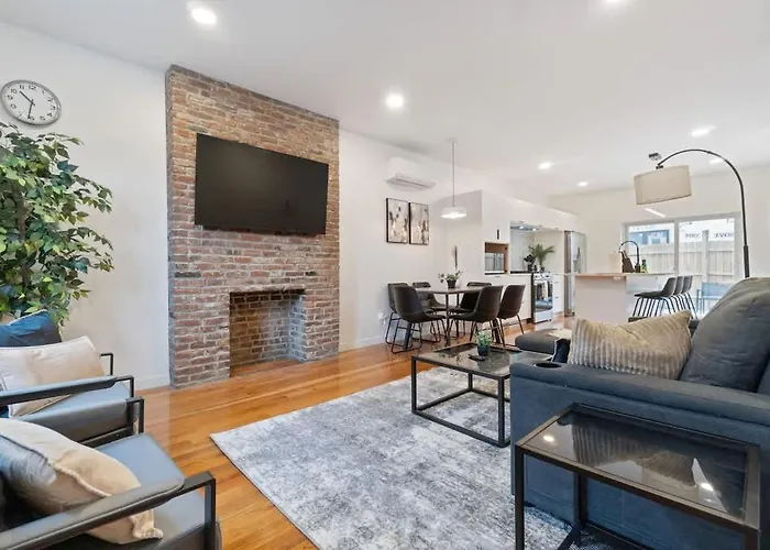 Pet Friendly 3 Bdrm House With Private Yard