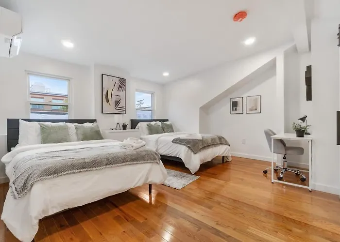 3 Bdrm 2 And A Half Bath - House Private Yard Duplex