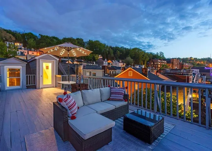 Skyline Views - Rooftop & Game Room - Sleeps 8
