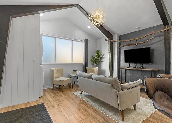 Lawrenceville Central !1 Modern And Cozy One Bedroom Apartment With Free Street Parking