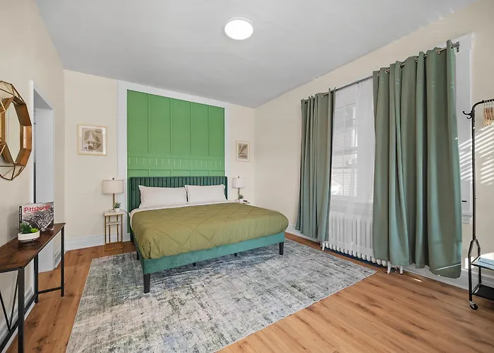 Charming Studio With Sun Room Sleeps 4
