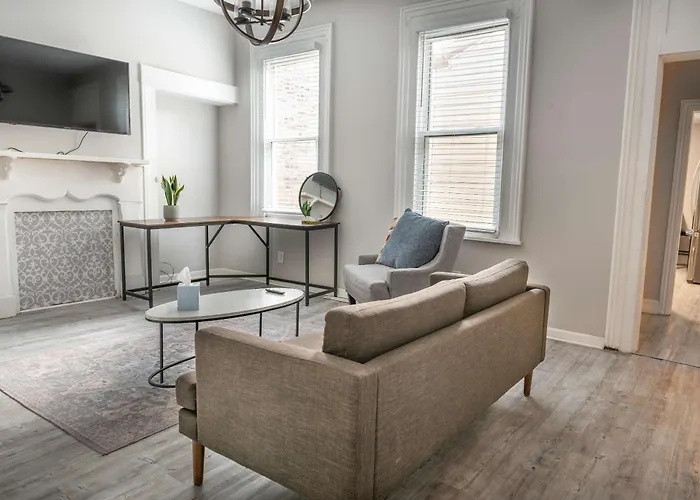 Beautiful 3-Bed Home W Parking Near Agh