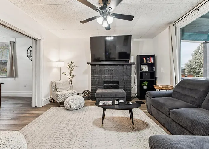 Modern Family Friendly Home 3 Bedroom Great Location
