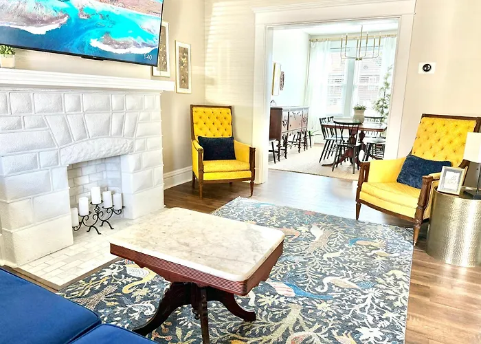 3 Story, 100 Year-Old Home, 4Br, 3 King & 2 Queen Beds