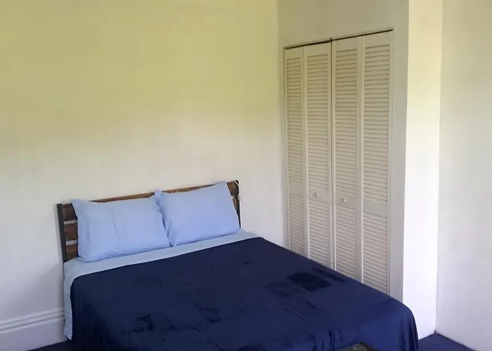 Full Bed Bedroom Close To Downtown And Stadiums