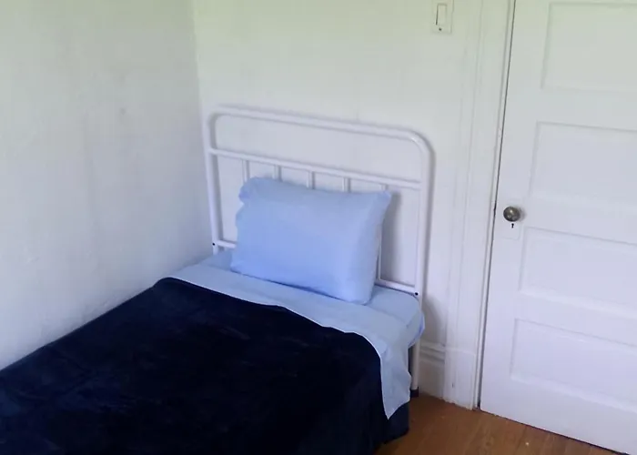 Bedroom For One Person, Close To Downtown And Stadiums