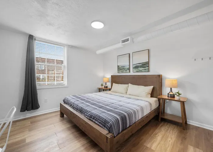Bloomfield Pittsburgh C Stylish And Cozy Private Bedroom, Shared Bathroom, With Free Parking