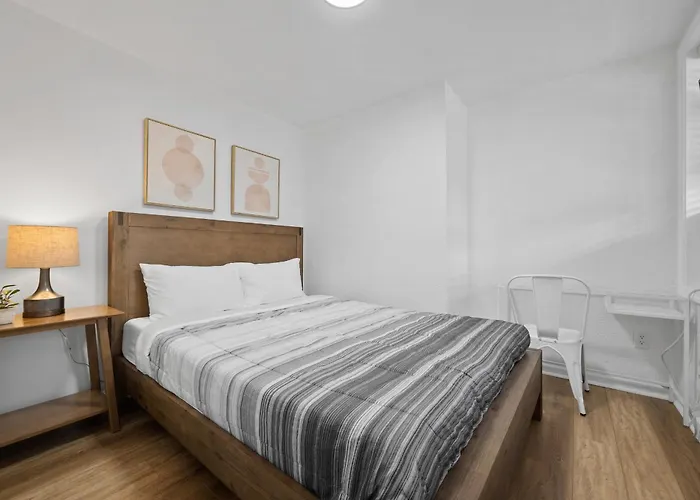 Bloomfield Pittsburgh A Modern And Cozy Private Bedroom, Shared Bathroom, With Free Parking
