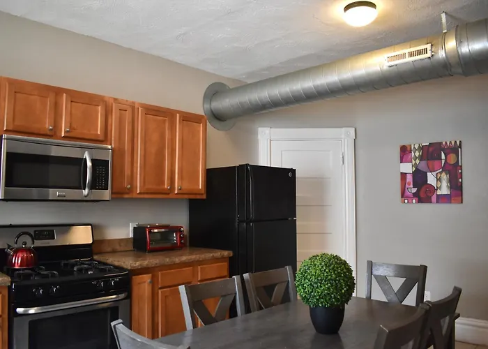 Urban Oasis 4Br Industrial Apartment