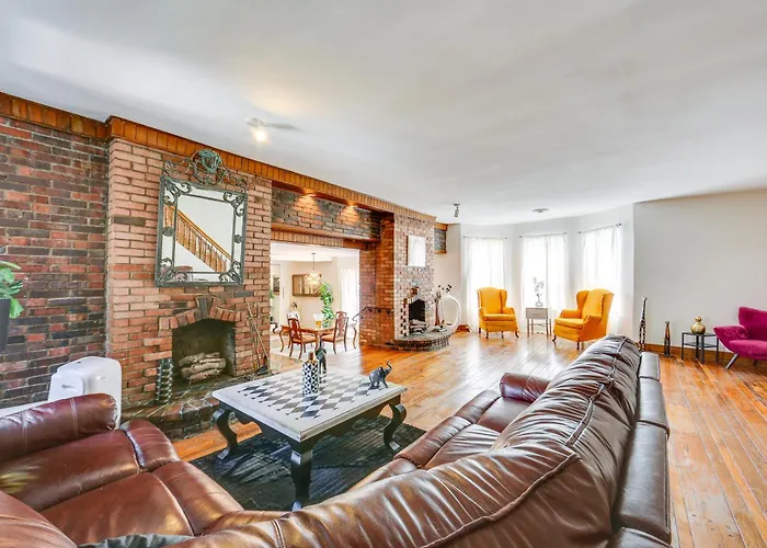 2 Mi To Dtwn Pittsburgh: Family-Friendly Townhome!