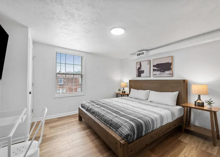 Bloomfield Pittsburgh H Stylish Cozy Private Bedroom, Shared Bathroom, With Free Parking