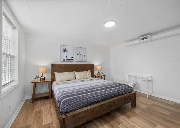 Bloomfield Pittsburgh D Stylish And Cozy Private Bedroom, Shared Bathroom, With Free Parking