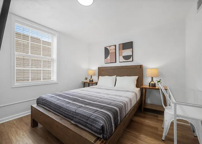 Bloomfield Pittsburgh F Stylish Cozy Private Bedroom, Shared Bathroom, With Free Parking