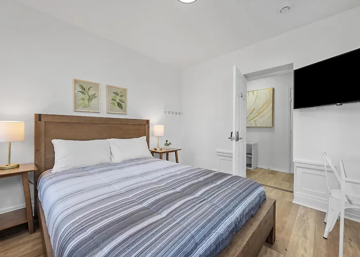 Pittsburgh Shadyside 1A Bright And Stylish Private Bedroom With Shared Bathroom