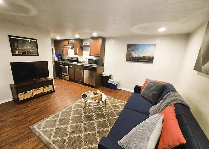 1 Bed Apt - Amazing Location 1 Block To Carson St