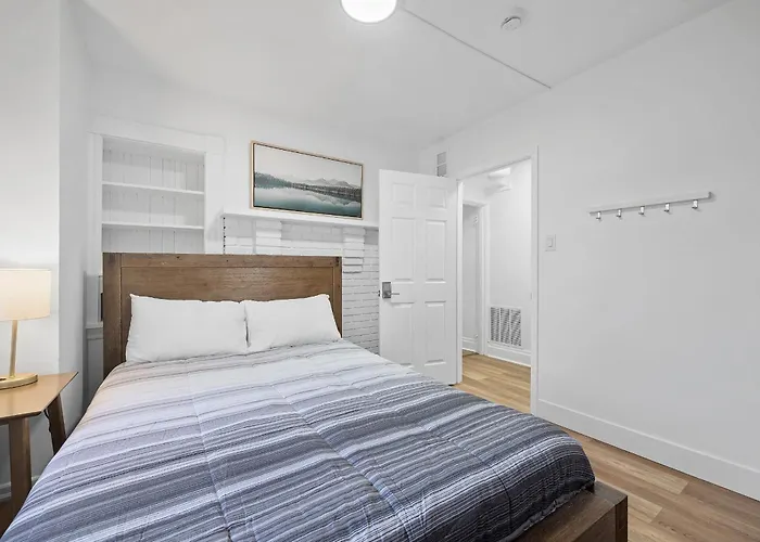 Pittsburgh Shadyside 2E Bright Modern Private Bedroom With Shared Bathroom