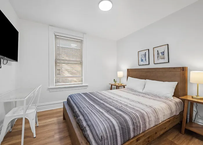 Pittsburgh Shadyside 2D Modern And Stylish Private Bedroom With Shared Bathroom