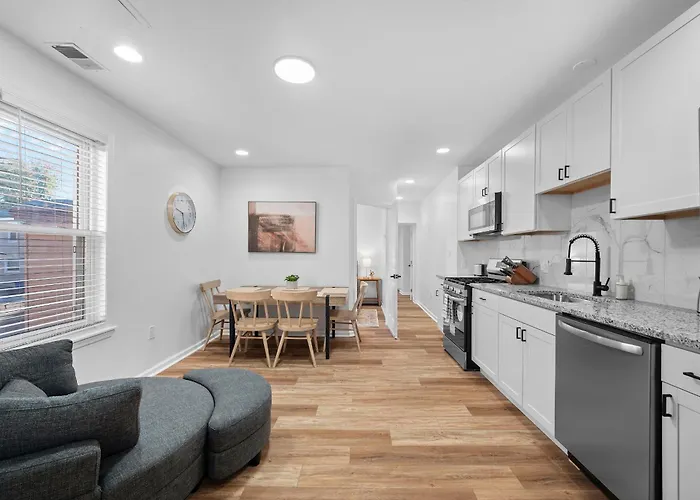 Central Lawrenceville 2 Spacious And Stylish Two Bedroom Apartment With Free Street Parking