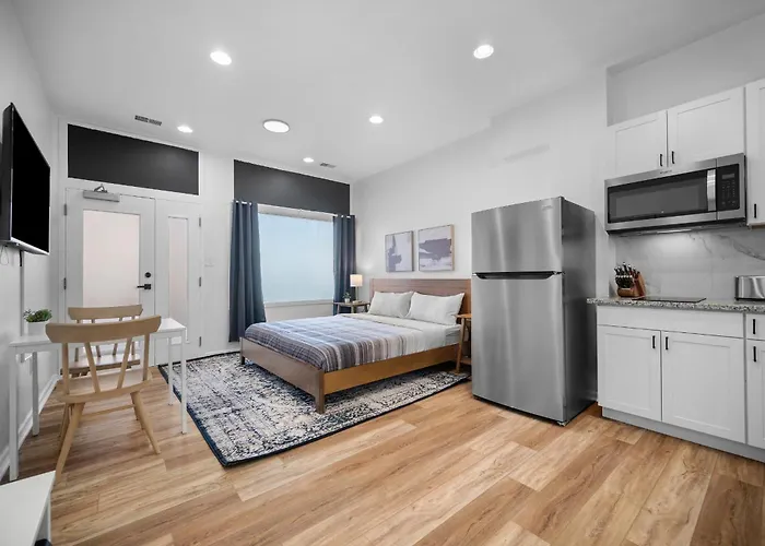 Central Lawrenceville 1A Bright And Stylish Private Studio With Free Street Parking