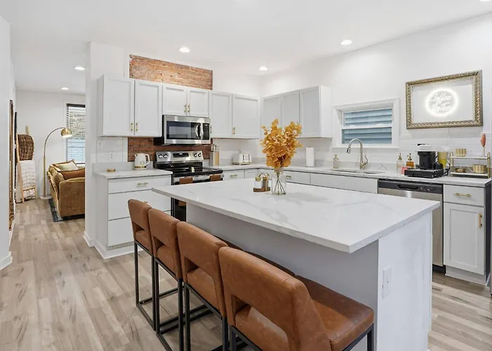 Brand New King Suite| Movie/Game Room| Coffee Bar