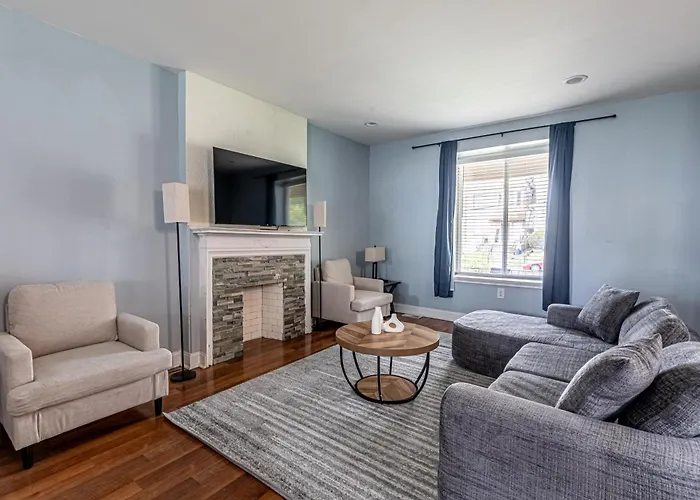 Modern 7Br Retreat