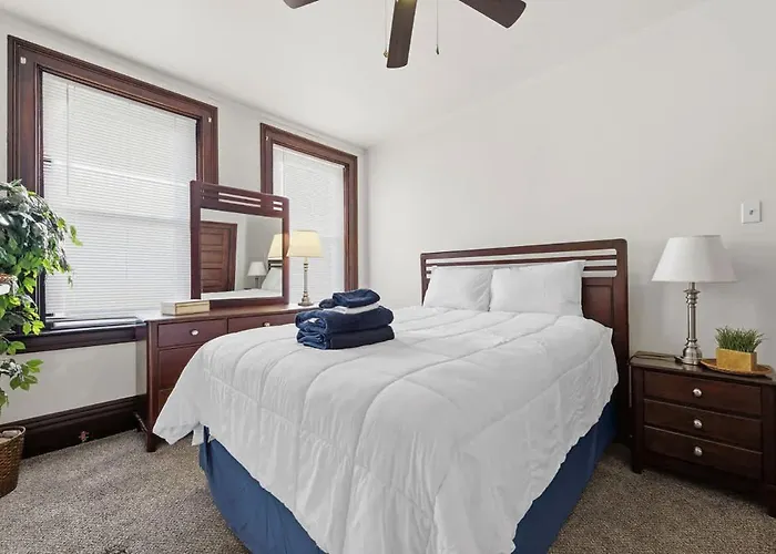 Comfortable Apartment - 2 Bedroom Easy City Access